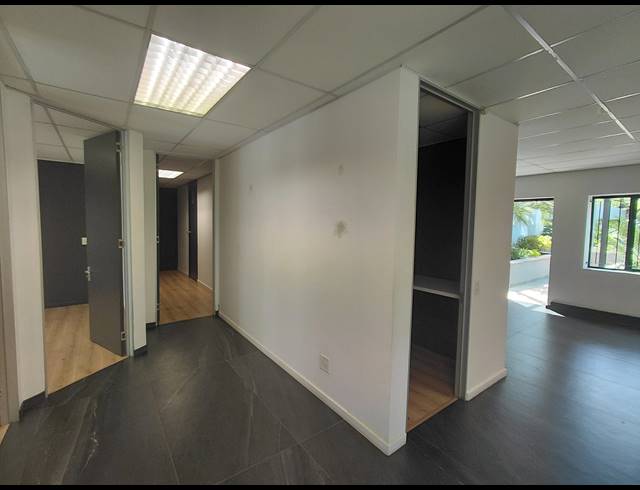 160M² OFFICE TO LET IN BRYANSTON